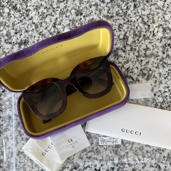 Gucci Oversized Tortoise Havana Wayfarer Sunglasses with Purple Case - Picture 12 of 16